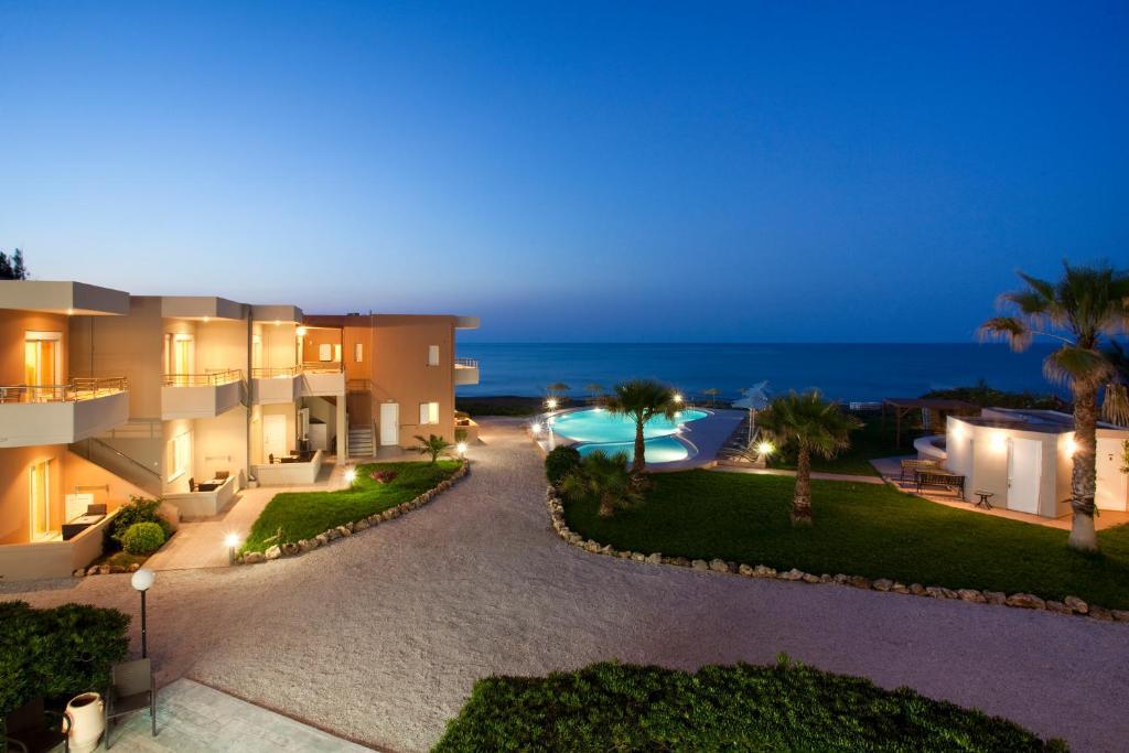 Hotel Phaedra 2*
